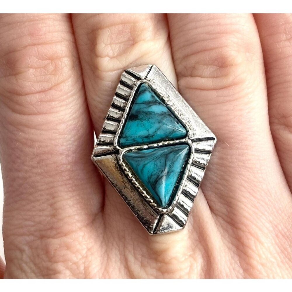 Faux Turquoise Southwest Style Silver Toned Costume Jewelry Vintage Ring - sz 6